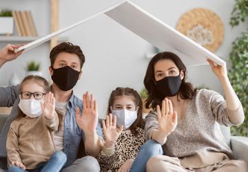 Studiu britanic: Persoanele vaccinate pot transmite ușor varianta Delta celor cu care locuiesc