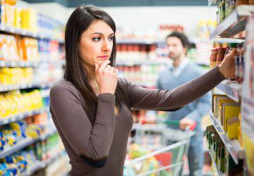 Cum alegem alimentele sănătoase când mergem la cumpărături. Sfaturi de la Cori Grămescu