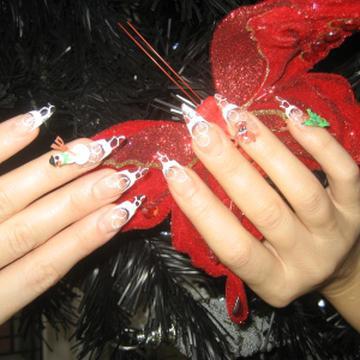 Manichiură cu modele 3D pentru Crăciun şi Revelion