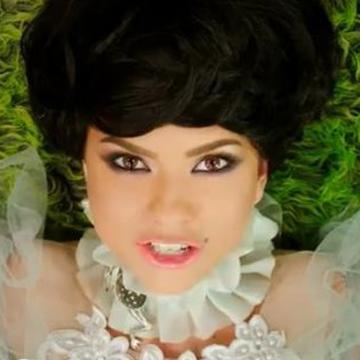 Inna s-a transformat în prinţesă. Vezi videoclipul piesei WOW!