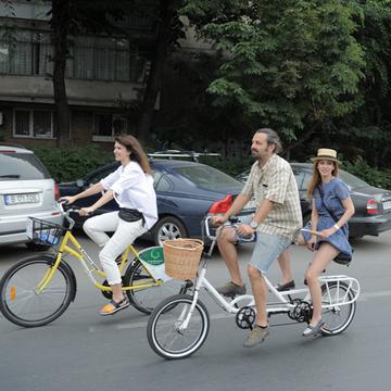 Vedete pe biciclete. Ce ţinute au purtat la Summer Bike Fiesta | Foto