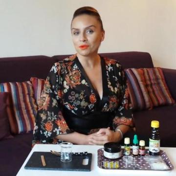 Reţeta Adinei Halas împotriva cearcănelor şi a ridurilor