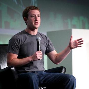 Are miliarde, dar Mark Zuckerberg poartă acelaşi tricou. Care este explicaţia