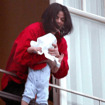 Cum arată acum Blanket, copilul pe care Michael Jackson era să îl scape de la balcon în urmă cu 15 ani