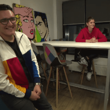 A făcut România să sune bine pe tot globul și a înţeles că viitorul se scrie în online. Povestea lui Lucian