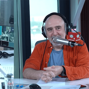 #FarsăDe1Aprilie: Kiss FM și Rock FM și-au inversat frecvențele, pentru un start de zi pe cât de confuz, pe atât de amuzant!