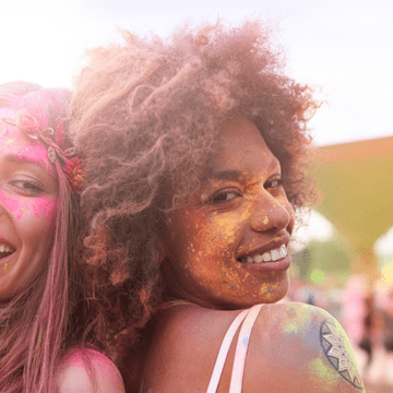 10 coafuri la modă pentru festivalurile din vara asta. Cum să îţi faci părul la Untold, Neversea, Electric Castle sau Beach, Please!