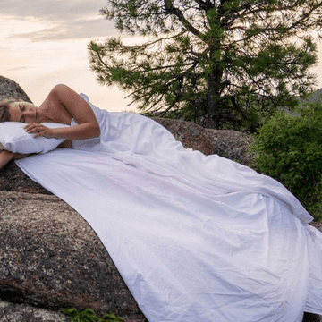 Cum să dormi bine în nopţile toride ale verii. Sfaturi care îţi pot face somnul confortabil