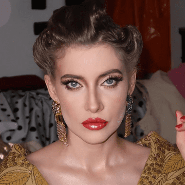 Cum se înţelege Iulia Albu cu părinţii ei, după ani de zile în care nu și-au vorbit: „Îmi pare rău că nu m-au iubit”