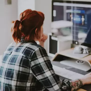 Începerea noului an universitar reactivează tinerii pe piața muncii. Peste 26.000 de candidați cu vârsta între 18 și 24 de ani și-au făcut cont pe eJobs în ultima lună. 93,7% au mai puțin de un an de experiență de muncă