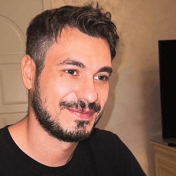 Alex Pițurcă, audiat de poliție într-un caz de violență. O femeie a fost bătută cu bestialitate în casa lui