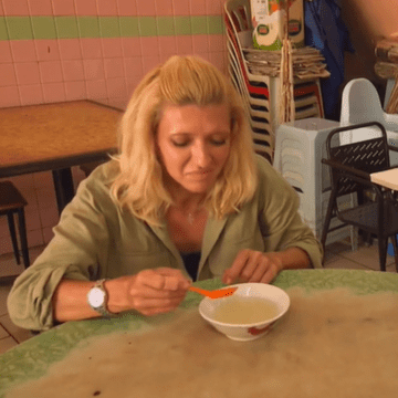 Cum se găteşte „supa din cuib de pasăre” de la Asia Express, supranumită „aur alb”. De ce este cea mai scumpă ciorbă din lume