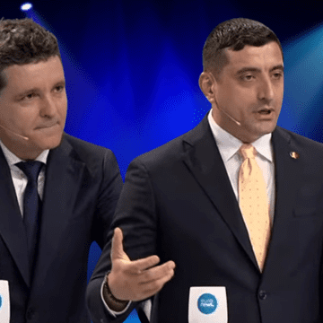 Reacțiile partenerei lui Nicușor Dan și soției lui George Simion la momentul în care candidații se acuză reciproc de „aruncat cu vorbe”. Una zâmbește, cealaltă privește îngrijorată