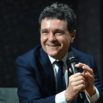 Povestea surprinzătoare a lui Nicuşor Dan. De la oi și sapă, la Cotroceni: „N-ai fi zis că era deşteptul clasei. Anumitor profesori de matematică le era frică să vină la ore pentru întrebările pe care le pune”