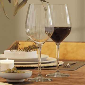 Pahare de vin pentru ocazii speciale - Ce modele impresionează invitații