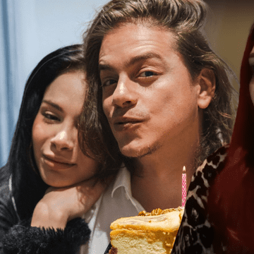 Iustin Petrescu s-a baricadat în casă cu iubita lui, Hara, din cauza lui Marilu Dobrescu: „Un abuz în timp real”. A primit interzis de la sute de branduri!