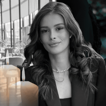 Trupul neînsufleţit al Teodorei Marcu a ajuns la Bacău. Tânăra s-a întors în oraşul natal în sicriu. Imagini răvăşitoare cu soţul ei