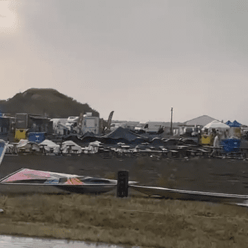 Tineri răniţi la concertul Forza Zu, din cauza furtunii. Au fost transportaţi la spital: „Nu putem să fim peste puterea naturii”