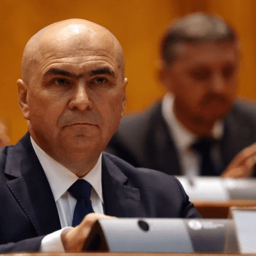 Ilie Bolojan a fost profesor de matematică la o şcoală de copii cu deficienţe, abuzaţi şi folosiţi pentru muncă grea. Dezvăluiri din tinereţea premierului României