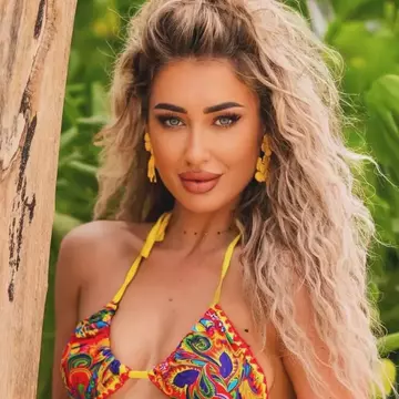 Cum arăta Maria Avram de la "Insula Iubirii" în urmă cu câțiva ani, înainte de intervențiile estetice. Fanii au observat rapid diferențele de look. "Poza asta arată câte operații are..."