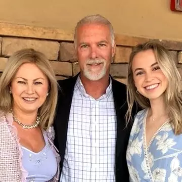 Ana, fiica lui Adrian Daminescu, s-a căsătorit în secret în America. Nunta s-a desfășurat pe patru zile