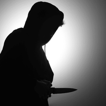 O adolescentă din București este suspectată că și-a omorât mama adoptivă. Care ar fi fost motivul