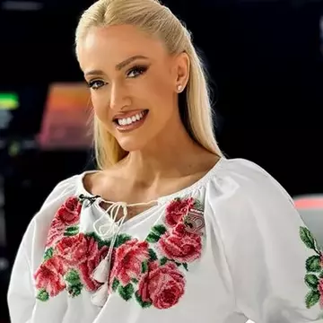 Iuliana Pepene și-a șocat fanii. S-a filmat în timp ce consuma carne crudă: „Nu vreau să fac miros în casă. Știți cum e? Genial”