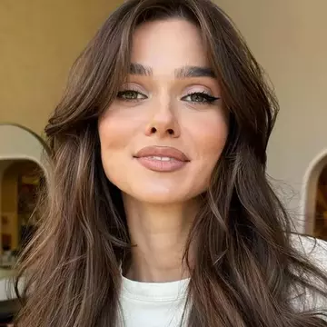 Theo Rose le închide gura celor care o sfătuiesc să se tuneze: „Nu mă zăpăciți. Eu nu îmi pun nici buze, nici sâni”. Care este motivul