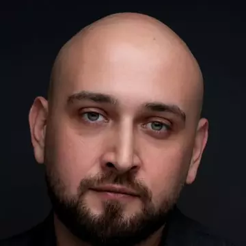 Cine este actorul Vlad Marinescu, reținut pentru trafic de persoane. Acuzații de trafic de persoane, proxenetism și spălare de bani