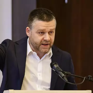 Ce plan are primarul Ciprian Ciucu pentru a economisi aproape 28 de milioane de lei pe an. Aproape 800 de posturi vor fi desființate