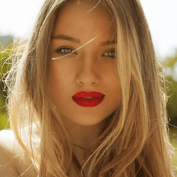 Horoscop 13 aprilie 2026. Zâmbet pe buze și fericire în suflet. O zodie va simți ca are un înger păzitor. În sfârșit, se așază lucrurile și pentru ea