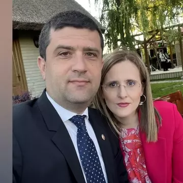 Cine este soția vicepremierului Radu Miruță. Ce funcție deține Andreea Elena Miruță și de ce a fost atacată