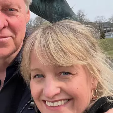 Fratele Prințesei Diana, Charles Spencer, s-a căsătorit cu iubita lui mai tânără cu 18 ani, la doar trei luni după un divorț