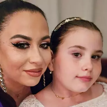 Ce decizie a luat Oana Roman în privința fiicei sale: „Iza este sub supraveghere medicală”. Și vedeta urmează același tratament