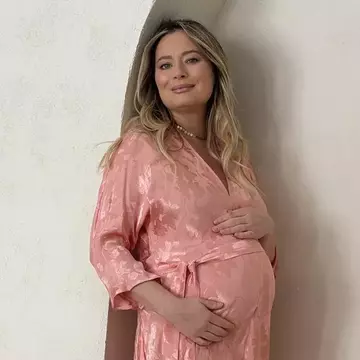 Cum se simte Laura Cosoi înainte de a aduce pe lume cea de-a cincea fetiță: „Vă rog frumos să mă luați de mână și să mă trimiteți frumușel acasă”