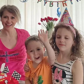 Copiii Mirelei Vaida merg la o școală dintr-un sat. Ce fel de mamă este prezentatoarea: „Sunt foarte mândră” 