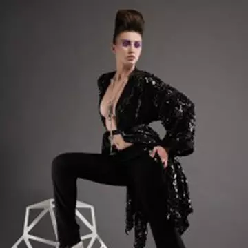 Elena Perseil, eleganţă la feminin