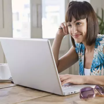 Stai opt ore cu ochii in calculator!?