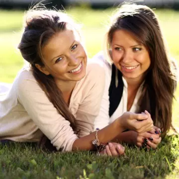 Cum te-ntelegi cu sora ta?