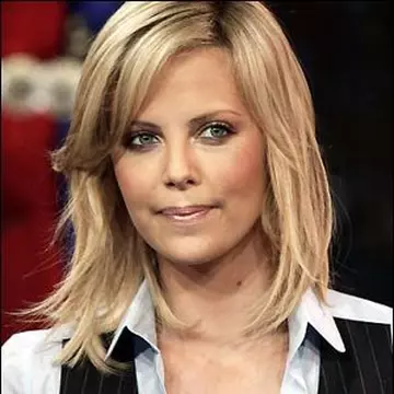 Charlize Theron: blonda cucereste lumea