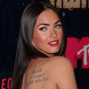 Megan Fox, îndrăgostită de stripteuza Nikita