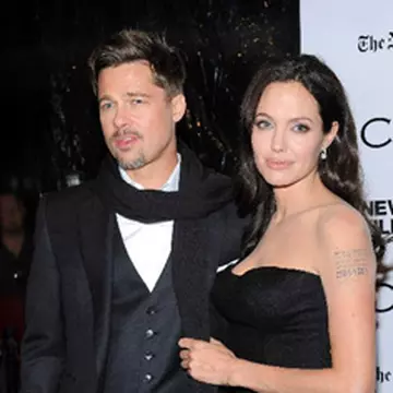 Angelina vrea să se mărite cu Brad!