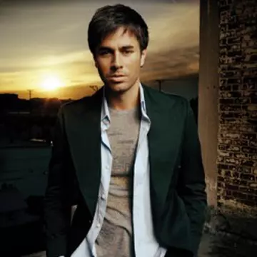 Enrique Iglesias lansează "Greatest Hits"