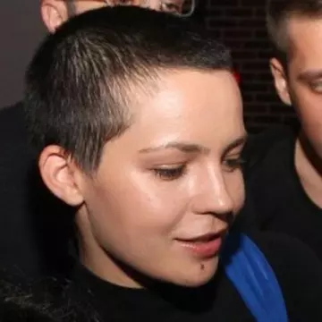 Maria Dinulescu s-a tuns scurt