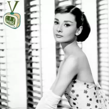 Târg vintage cu pălărie obligatorie la Cafepedia 