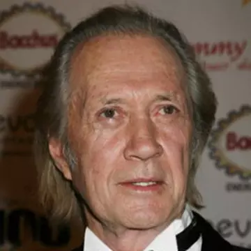 A murit David Carradine