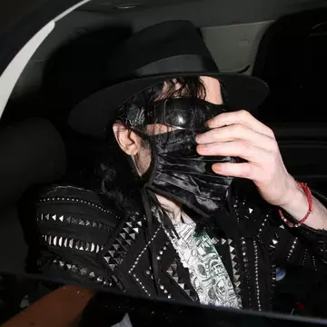 Michael Jackson, din nou în vizită la dermatolog 