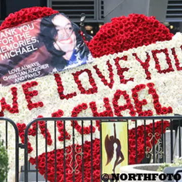 Michael Jackson a fost cel mai bun tată din lume (galerie foto şi video)