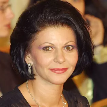 Elena Cârstea e îngrijorată pentru soarta fetelor sale