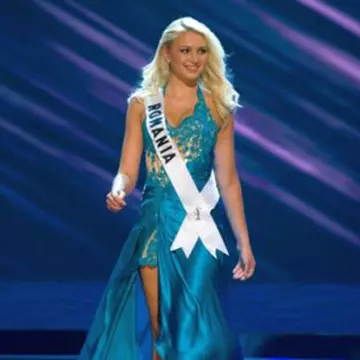 Din culisele Miss Univers 2009 cu Miss România (video)